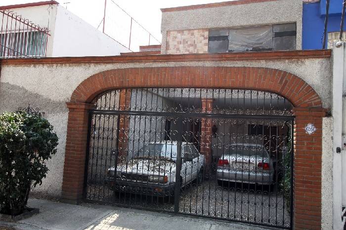 VENTA DE CASA REMODELADA Y RESTAURADA EN COYOACAN CDMX